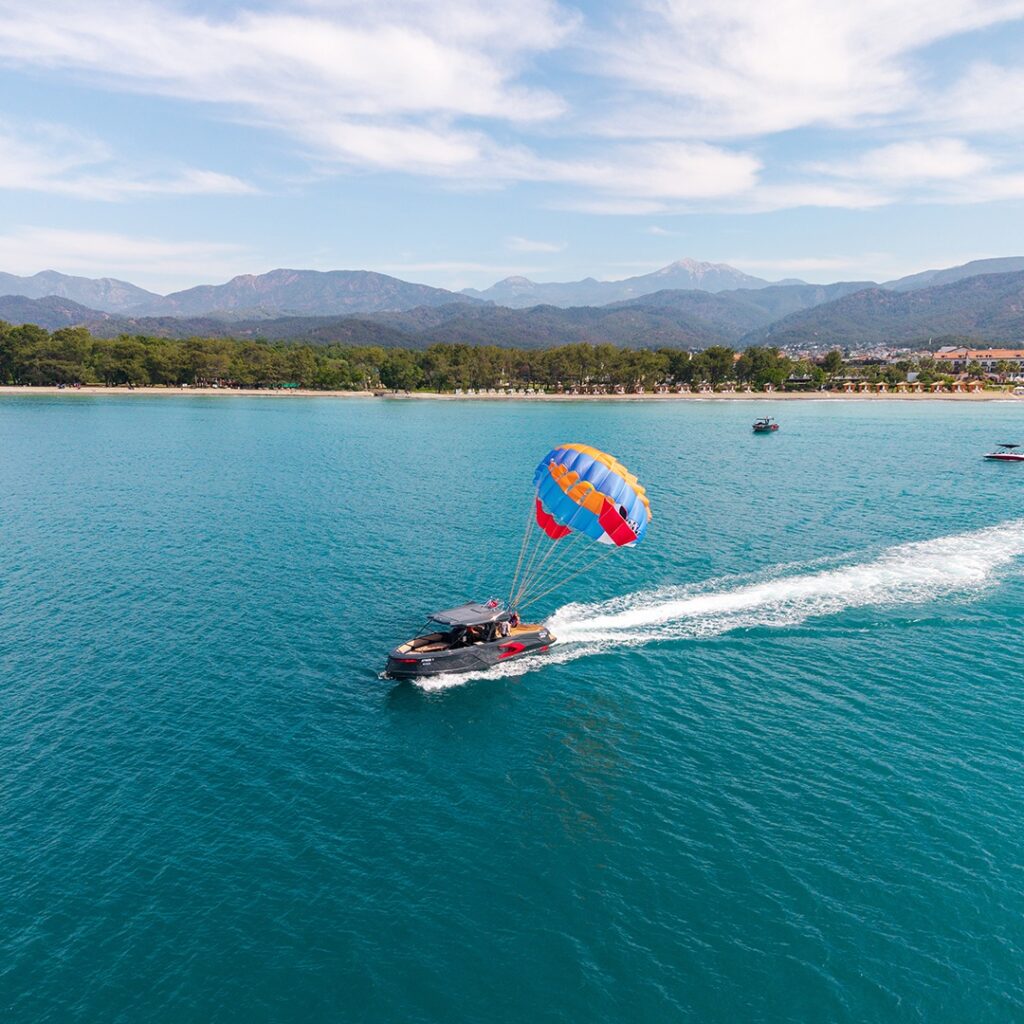 Raptor Parasailing Boat 1754996079618